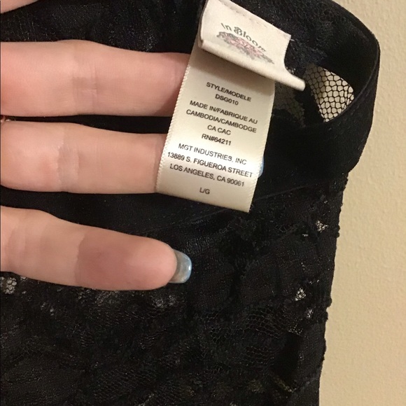 Black lace chemise with velveteen straps - Picture 6 of 6